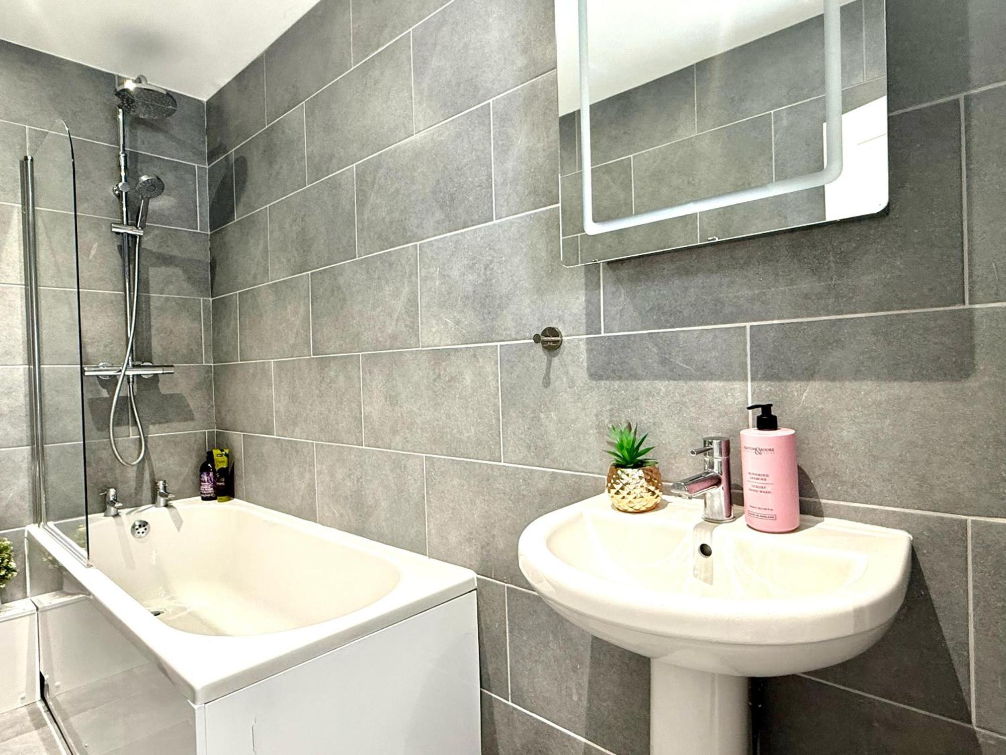 Hazel 1-Bedroom Cousy Flat, Parking, Wifi, Prime Location, Close To Blenheim Palace & Oxford Kidlington Dış mekan fotoğraf
